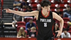 美记：杨瀚森潜力无限&amp;脚步灵巧&amp;技术全面 他的比赛风格像约基奇